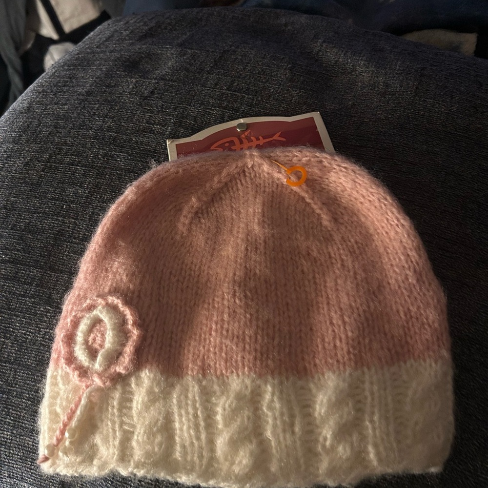 Screamer Seattle,WA Pink And White Wooly Fleece Cable Knit Snowboarding Ski Hat
